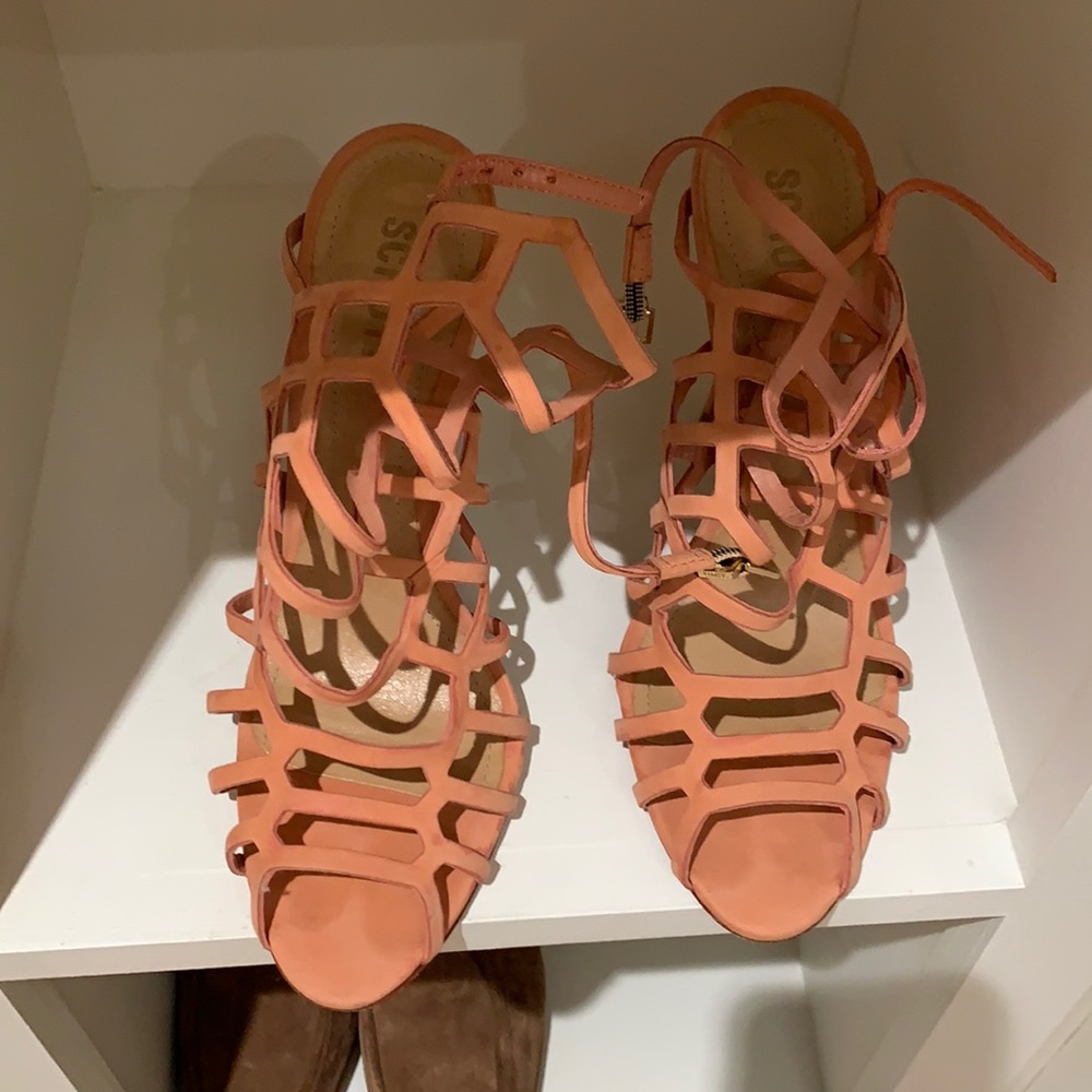 Schutz pumps